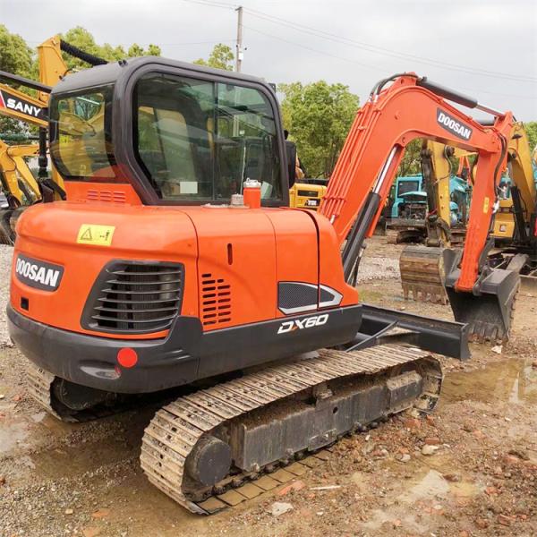 Working Condition Doosan DX60 Excavator 2019 Used Mini 6 Ton Excavator in Shanghai