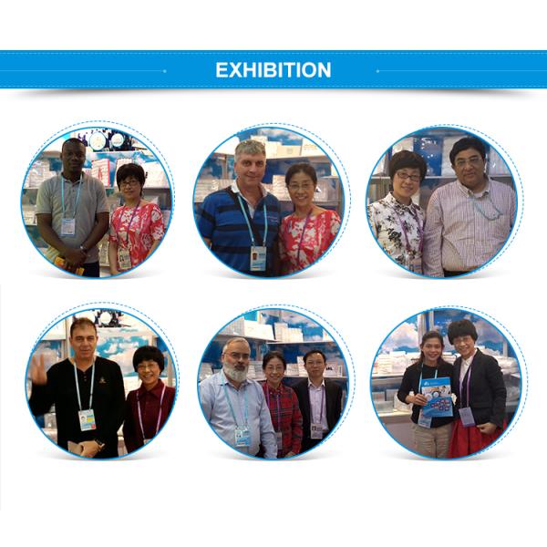 Индивидуал обтирает полотенце устранимой авиакомпании влажное