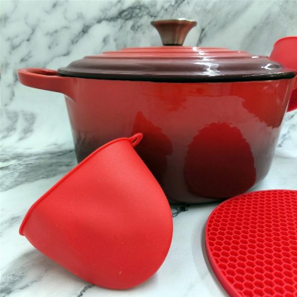 Cuisinier en fer forgé en émail de qualité supérieure de 6 litres avec couvercle - Disponible en 6 couleurs avec gants en silicone et porte-pot