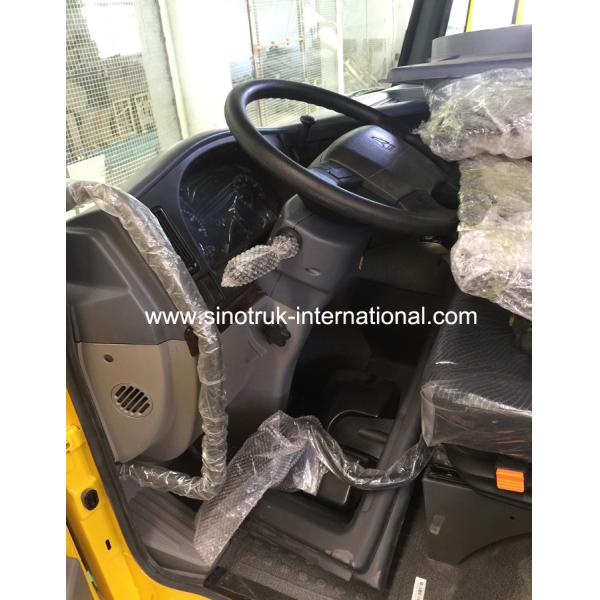 SINOTRUK HOWO Cabin HW76 Truck And Trailer Parts With Single Berth A / C