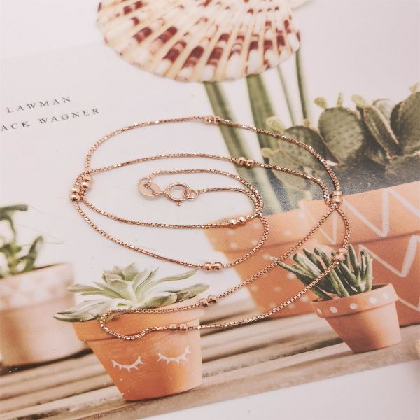 Encantador collar de oro amarillo de 18 quilates