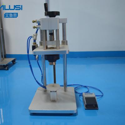 Frisador semi automático da garrafa de perfume de 15mm com movimentação inteiramente pneumática do pedal