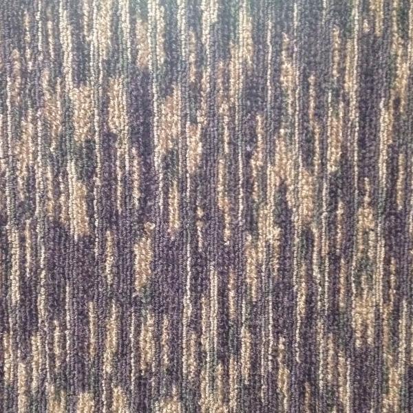 Модный золотой ковер нейлона шерстей кроет доказательство черепицей огня для ресторана