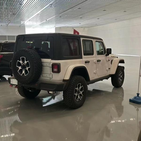 Potência máxima 150-200PS Jeep Wrangler 2024 Carro Americano Quatro Portas Farol LED