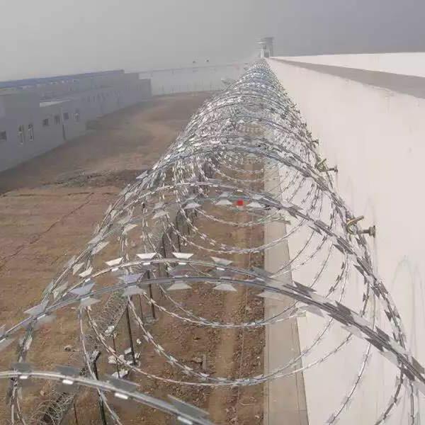304 Stainless Steel Razor Wire , Hot Dipped Galvanized Concertina Coil Wire