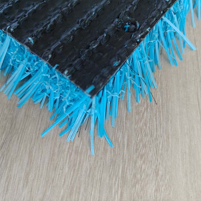 Высота 25 мм 10000 Dtex Антистатическая спортивная искусственная трава с голубой поверхностью и настраиваемой подложкой и покрытием