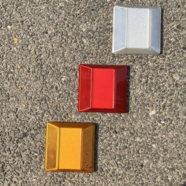 Highway Warning Raised Road Surface Solar Energy Road Stud Cat Eye Reflector