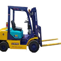 Komatsu 2.5 Ton Used Diesel Forklift 3m Lifting Height 2 Masts Stages