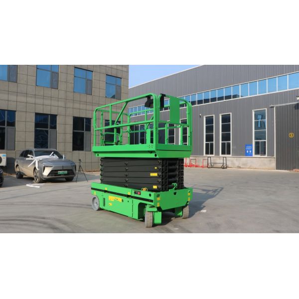 Green Self Propelled Electric Scissor Lift With 5.8m-13.8m Height