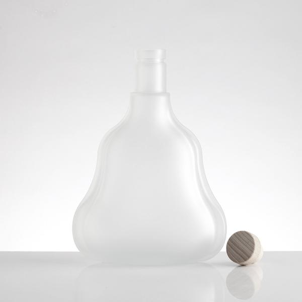 750ml Beautiful Shape High Grade Brandy Glass Bottle with Color Painting and Decal