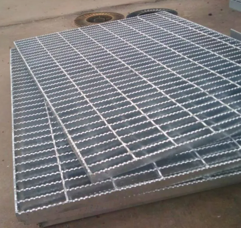 Hot-Dip Galvanized Steel Grating with Serrated Surface and Customizable Sizes for Drain Cover and Walkway Platforms