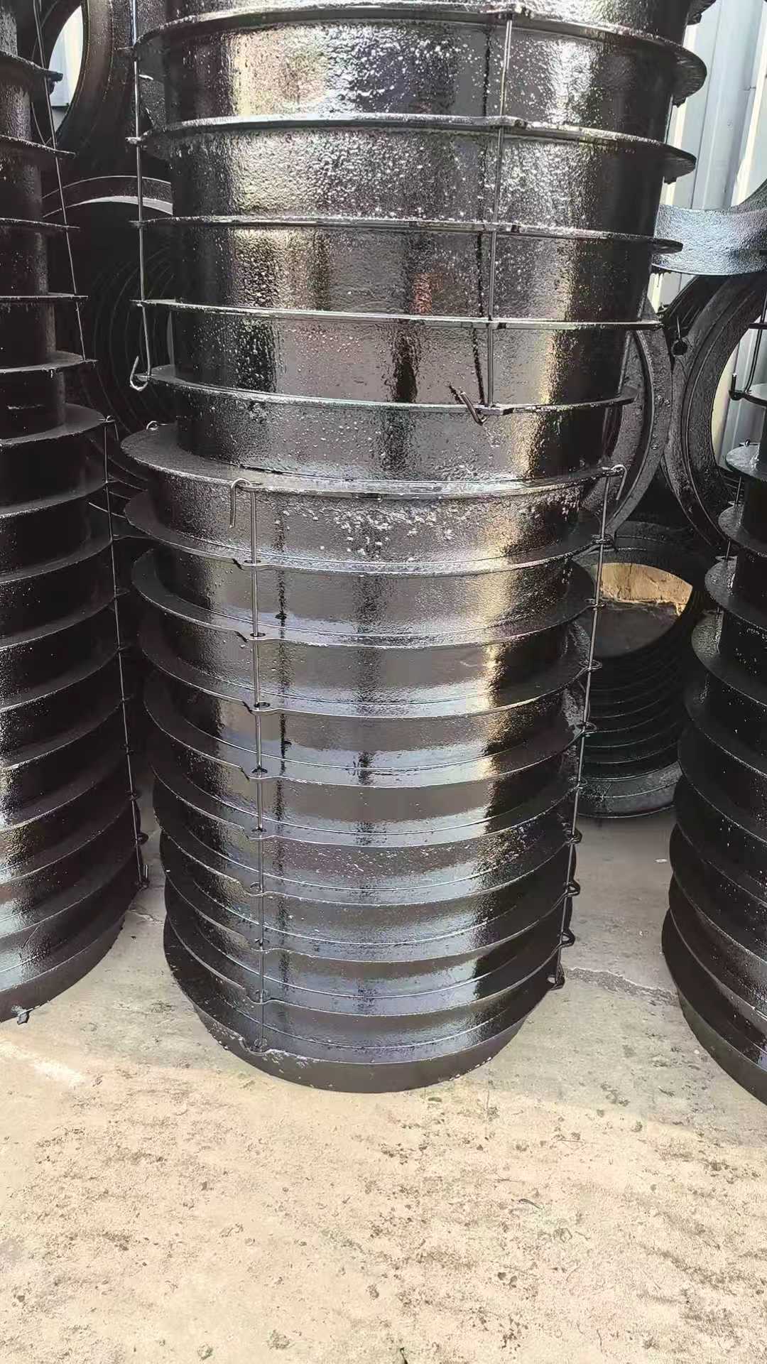 Heavy Duty Cast Iron Manhole Cover with Anti-Slip Surface and Pressure Resistant