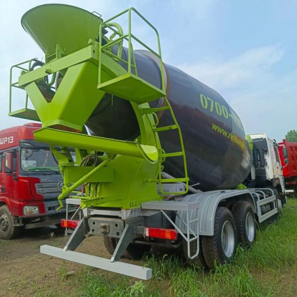 Hydraulic Steering with Power Assistance Used HOWO Cement Concrete Mixer Mixing Tank