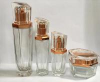 La crème transparente de luxe met la peau en bouteille CarePackaging/côtés cosmétiques en verre de la bouteille six