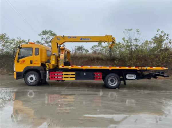 8 Ton Flatbed Rollback Wrecker Tow Trucks 4x2 Medium Duty Mounted Crane