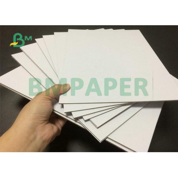 El doble revestido laminado echó a un lado la cartulina blanca 2m m 3m m para el libro de tapa dura