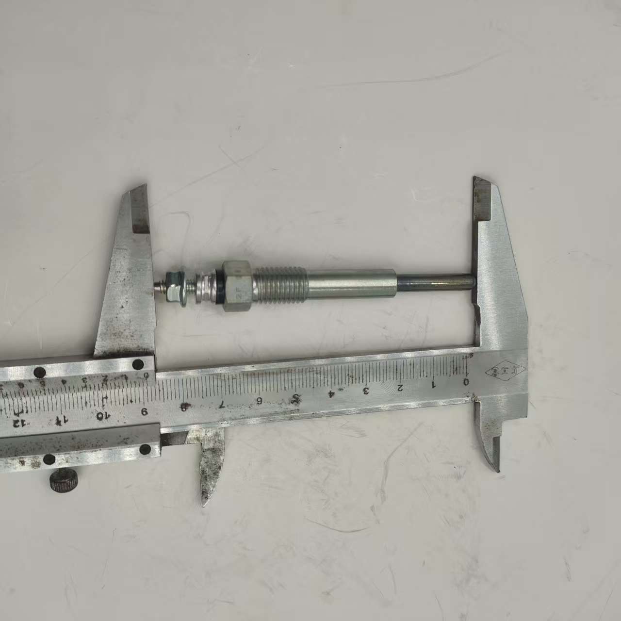 9-82511978-4 Isuzu C240 Engine Glow Plug – for Construction Machinery Forklift Excavator