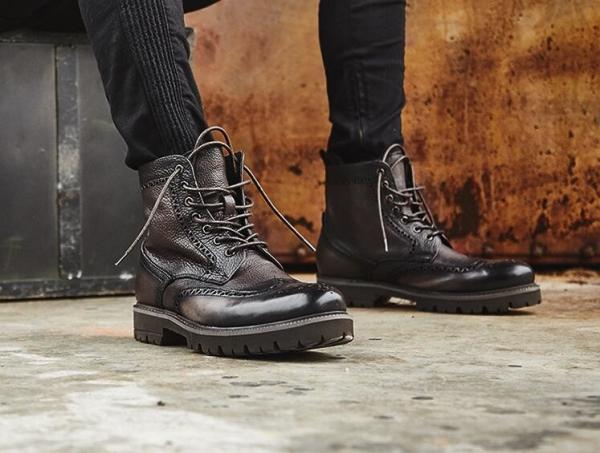 Preto / Marrom Homens de couro Brogue Calça Botas pontiagudas estilo de moda