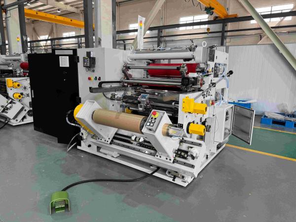 Ligne de refente de bobines d'acier pour machine à ligne