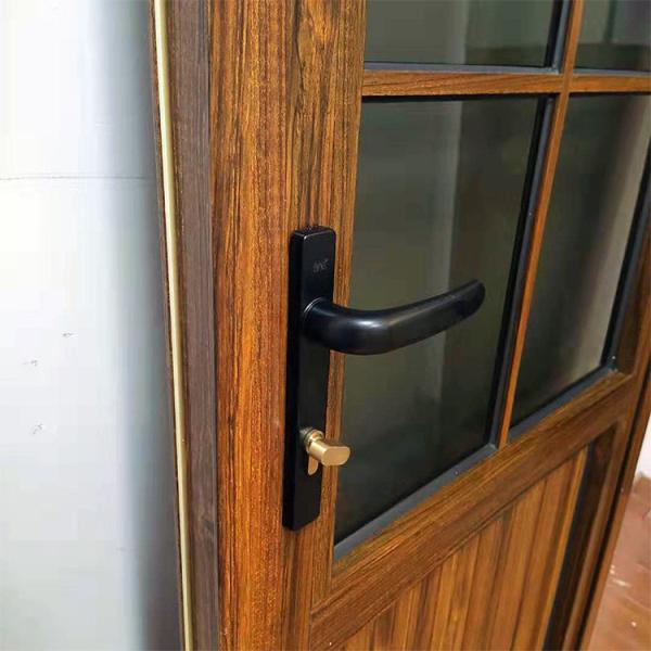 Puertas con bisagras de aluminio de color de grano de madera con bisagras exteriores personalizadas Puertas de vidrio de 5 mm
