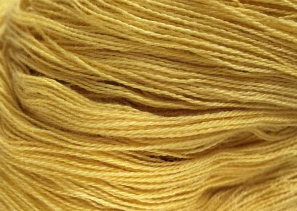 O volume alto tingiu o fio para confecção de malhas acrílico 28NM/2 32NM/2 para a camiseta/lenço
