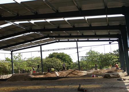 O projeto de pouco peso do armazém da construção de aço fabrica com carga de vento de 90km/H
