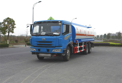 Faw 6x4 220HP Carbon Steel Gasoline Delivery Truck , Crude Oil Truck