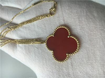 Colar do ouro de LongVan Cleef Arpels 18K com forma vermelha da flor nenhum diamante
