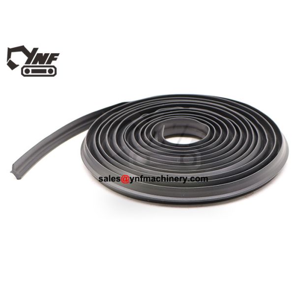 YNF05276 PC200-7 / PC200-8 Slewing Ring Outer Rubber Seal – Small Size, Black