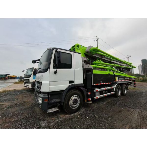 2016 refurbished Zoomlion 47m Concrete Pump Truck with Mercedes Benz truck