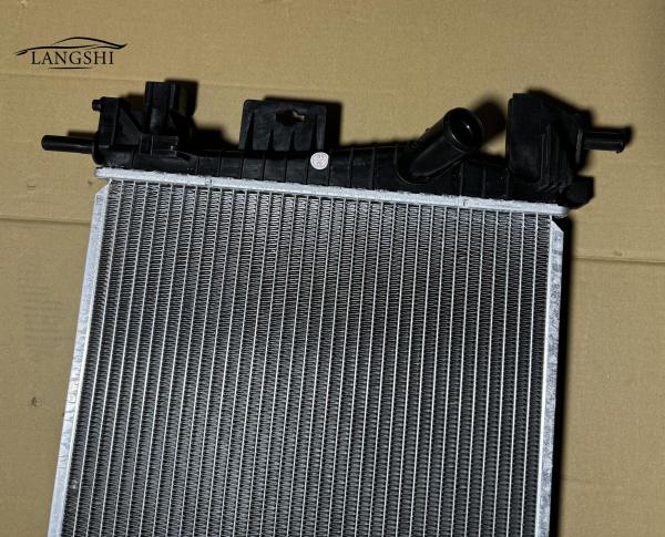 Replace/Repair Your Ford Focus D2 F1 with Our Aluminum Radiator and Plastic Water Tank