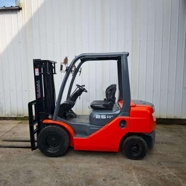 Well-Maintained Used Toyota Diesel 8F 2.5 Ton Orange Counterbalance Forklift for Heavy-Duty Pallet Stacking and Material Handling