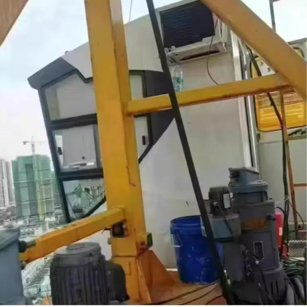 2a mano de construcción de torre grúa Zoomlion 7052 Año 2020 25 toneladas de carga