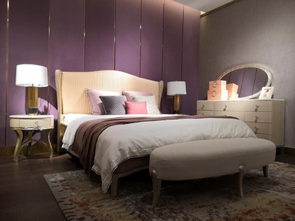 Luxury bedroom furniture villa house design furniture of Queen size bed in Golden painting with European style Wardrobe