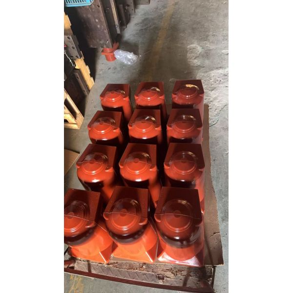 630A/1250A/1600A  24kV Casting Resin Insulator Spout Bushing Protect Copper Busbar