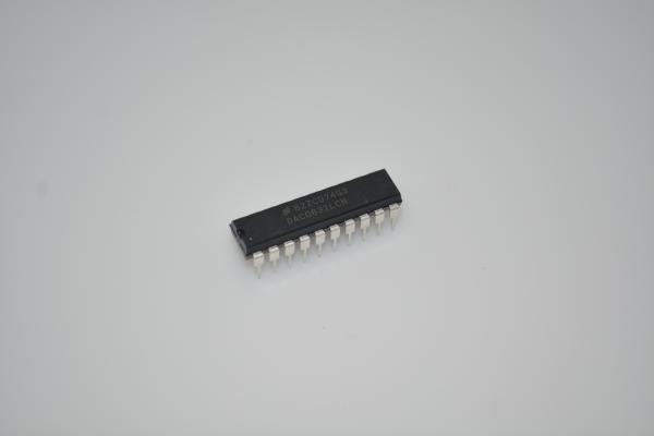DAC0832LCN 8-Bit Multiplying DAC 1μs Settling Time ±10V Output 20mW Power DIP-20 0°C to +70°C