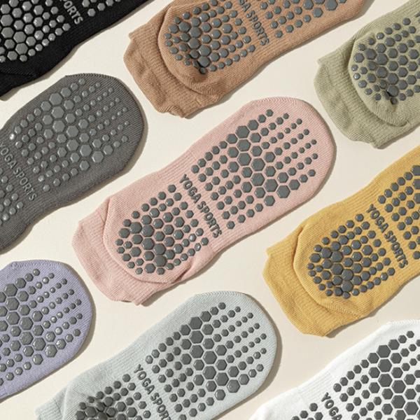 Des chaussettes de yoga non glissantes en coton sur mesure pour femmes, des chaussettes de yoga sportif, des chaussettes de pilates