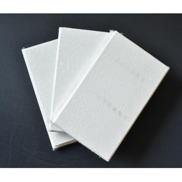 Класс А Огнеупорные акустические стеклянные потолочные плитки из шерсти квадратные края стекловолокно панели