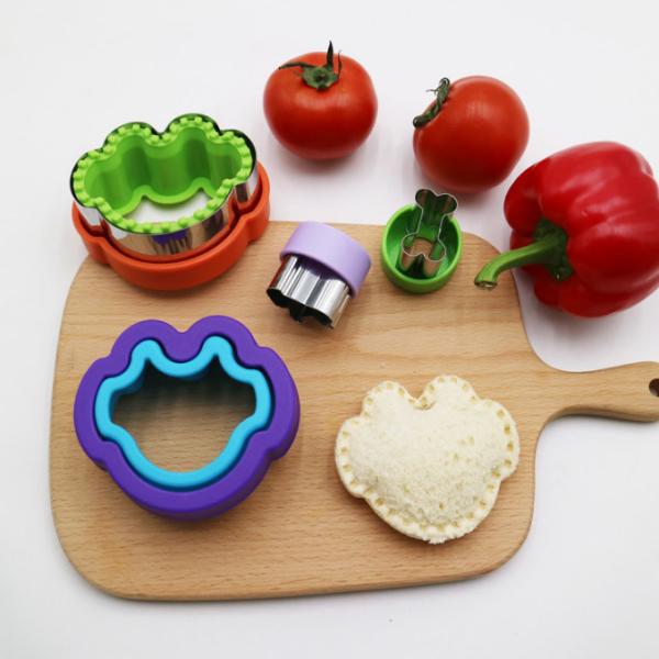 4pcs Sandwich Cutter Stainless Steel Houseware Flower Dinos Circle Mickey Mold