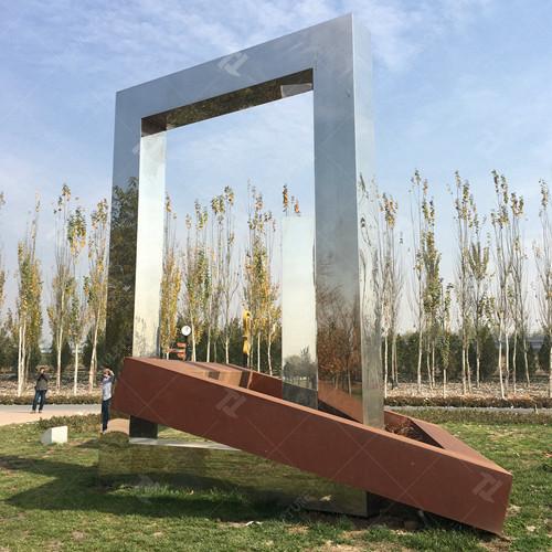 8M Escultura de jardim de aço corten curvo, Espelho Escultura de aço inoxidável