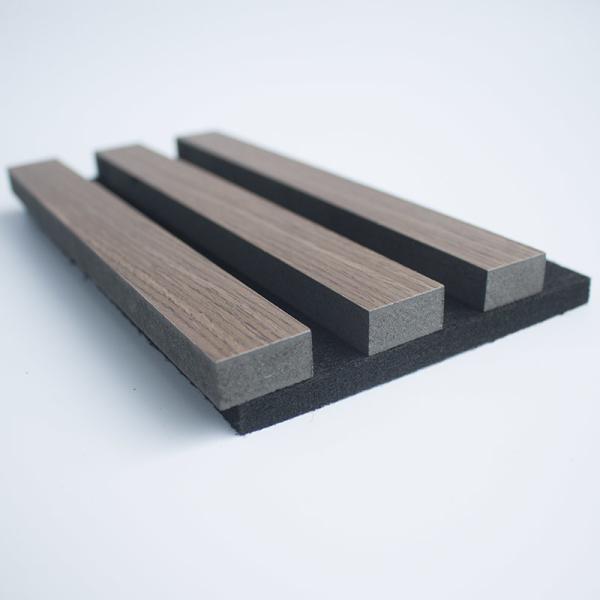600*2400*21mm 3 côtés ont enduit le bureau de absorption de couloirs de lieu de réunion d'application en bois de lamelle