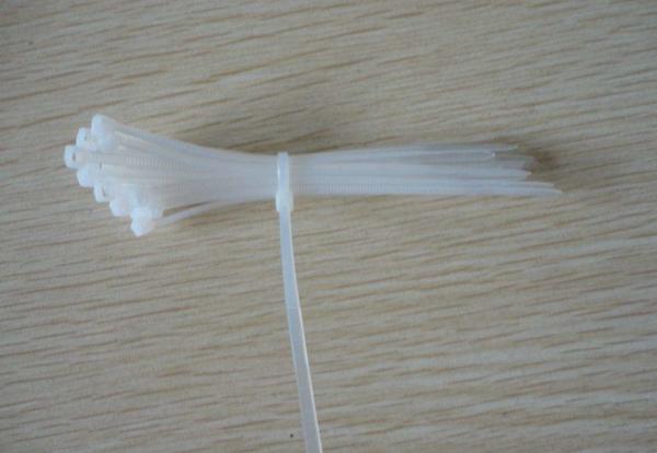 5*300mm White Heavy Duty Zip Ties Wraps Wiring Aging - Resistant Eco - Friendly