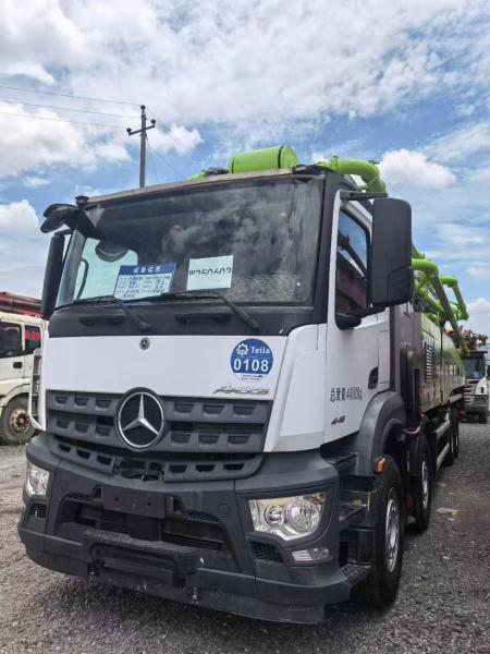 Bomba de hormigón usada Zoomlion 63m de 63 metros de 2020 con chasis Mercedes Benz