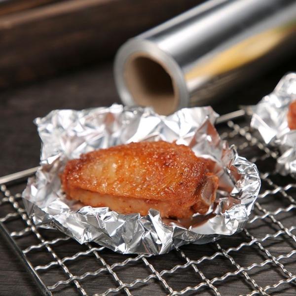 Customized Width Silver Aluminum Foil Roll for Kitchen Cooking and Chocolate Wrapping