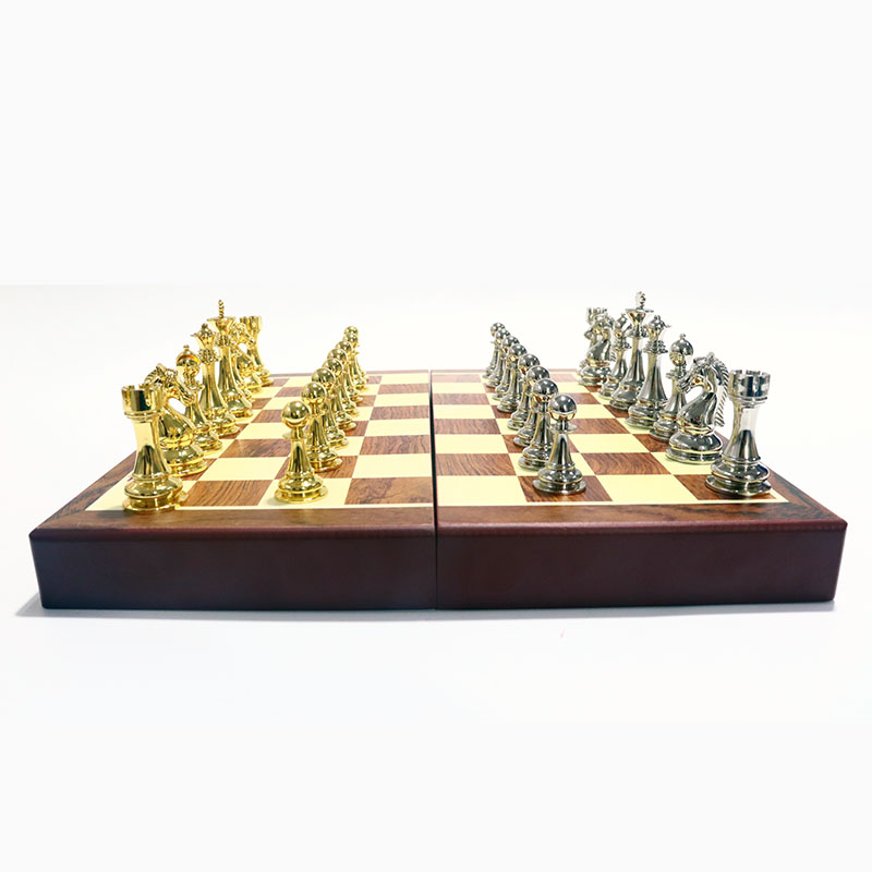 Portable Foldable Chess Set with Customized Logo and Zinc-Alloy Material Chessboard