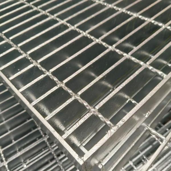 Welded Solid Light-Weight Steel Grating Strong Durable Cold Rolled Aluminum Alloy Powder Coated Painted Finish For Apart