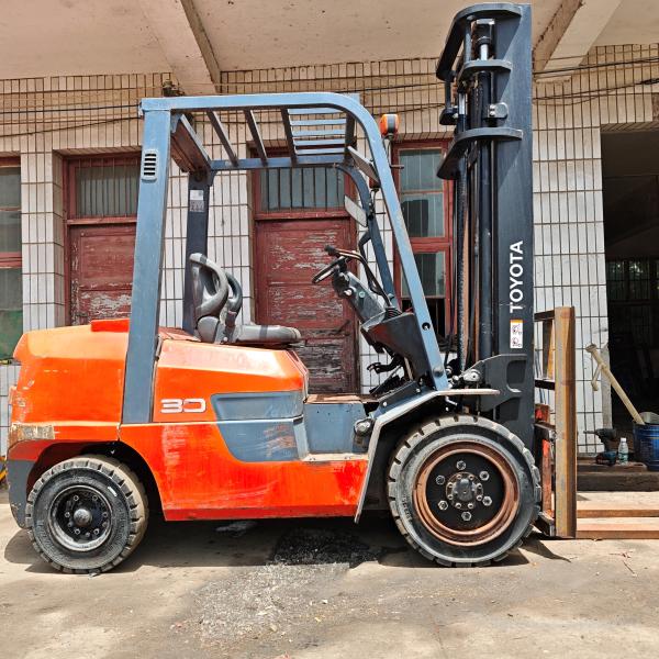 Carretilla elevadora Toyota usada de 3 toneladas, altura de elevación 4m, motor diésel, usada, original de Japón, máquina de segunda mano