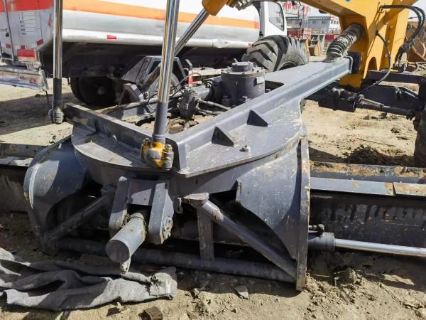 Reliable XCMG 2403 Used Motor Grader Cummins Engine With 3965x610mm Blade