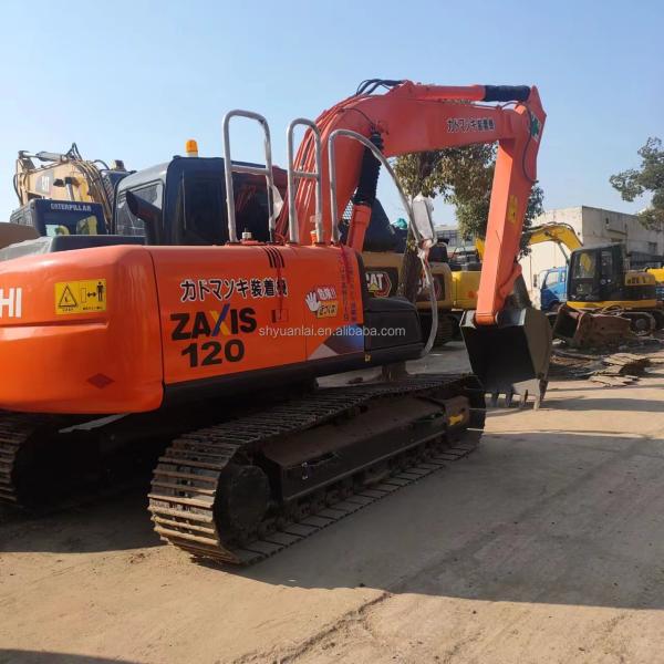 Une excavatrice usée Hitachi ZX120 avec 93KW de puissance et peu de temps de travail