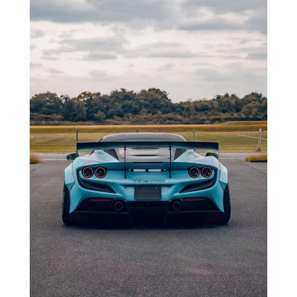 F8 Ferrari Auto Body Kit LB Style Spoiler en fibre de carbone bleue large de la lèvre
